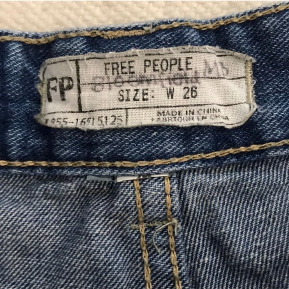 Free People Distressed Denim Shorts - 26 - Picture 3 of 4